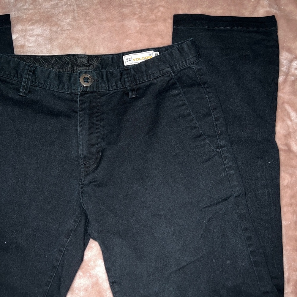 Size 32 Volcom Men’s Black Chinos